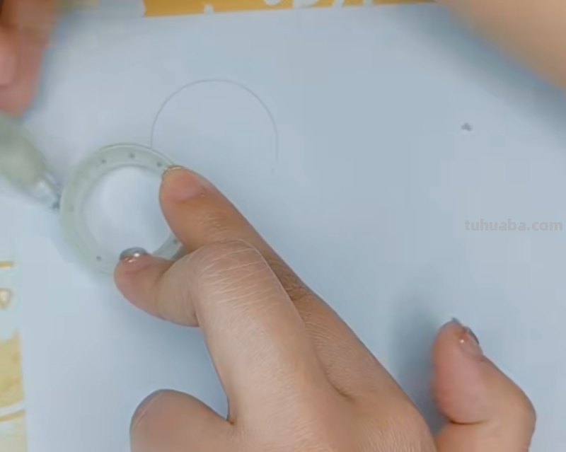 红色的彩铅怎么画桃花 花的彩铅画？