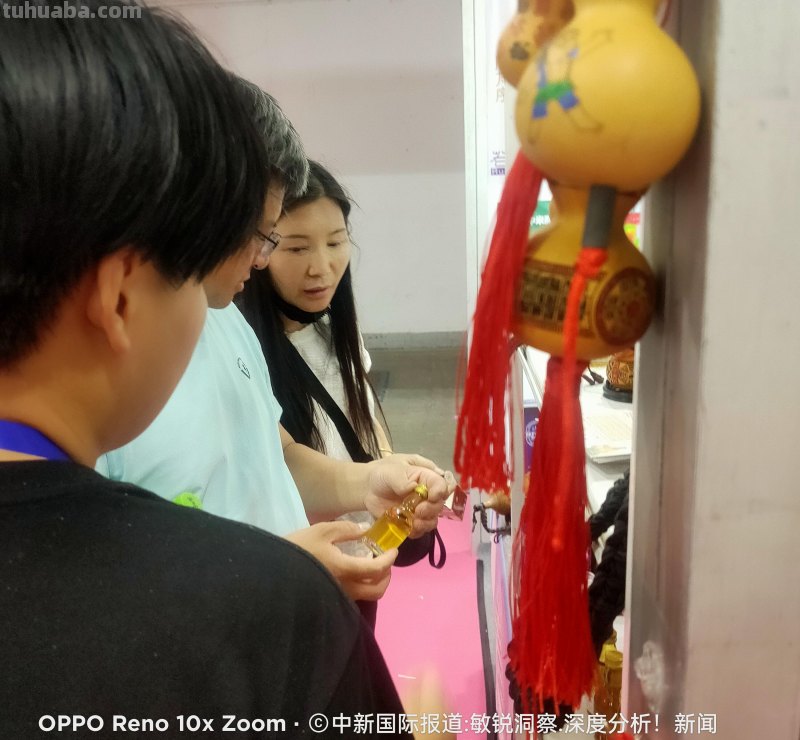 蓝莓葫芦兄弟周芃序携南阳特色好礼亮相2023中部（郑州）礼品展！