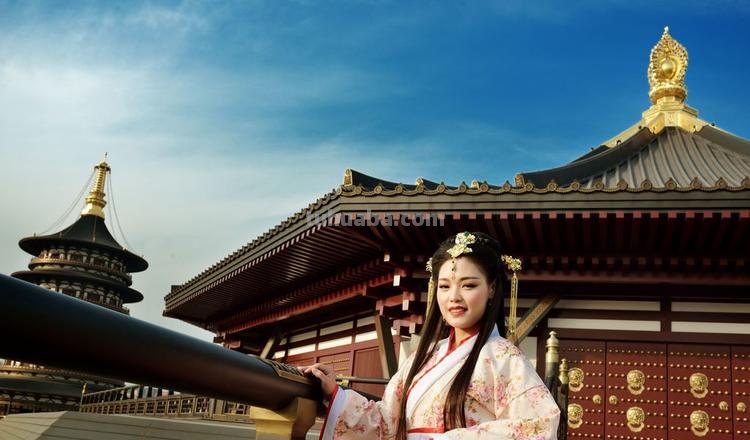 “穿越”到隋唐,解锁女皇体验卡 洛阳景区演员cosplay多个角色,15分钟“切换人生”