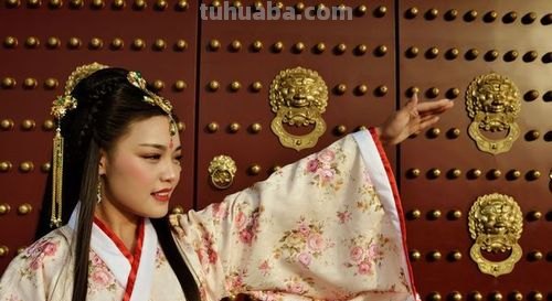 “穿越”到隋唐,解锁女皇体验卡 洛阳景区演员cosplay多个角色,15分钟“切换人生”