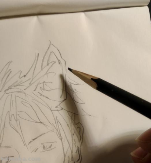 新手怎么拿彩铅画动漫 彩铅画动漫人物？