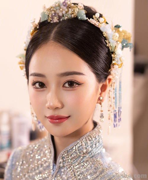 温婉新娘装画法 新娘装怎么画好看