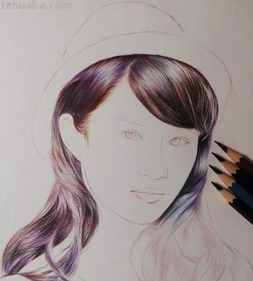 人物怎么画彩铅画图片 如何用彩铅画头发画出层次感？