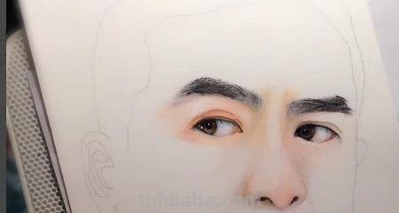 人物怎么画彩铅画图片 如何用彩铅画头发画出层次感？