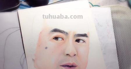 人物怎么画彩铅画图片 如何用彩铅画头发画出层次感？