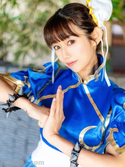 日本幼师COS春丽火出圈，能用大长腿劈断二十匹砖 - 图画吧TUHUABA