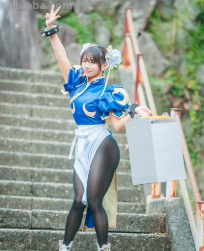 日本幼师COS春丽火出圈，能用大长腿劈断二十匹砖 - 图画吧TUHUABA