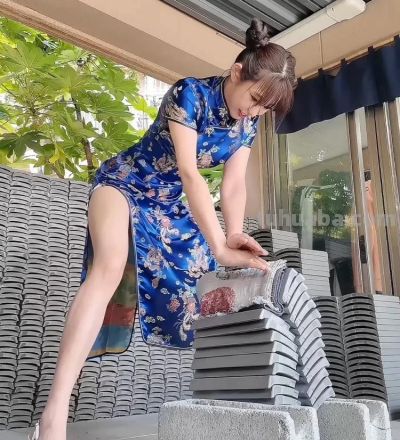 日本幼师COS春丽火出圈，能用大长腿劈断二十匹砖 - 图画吧TUHUABA