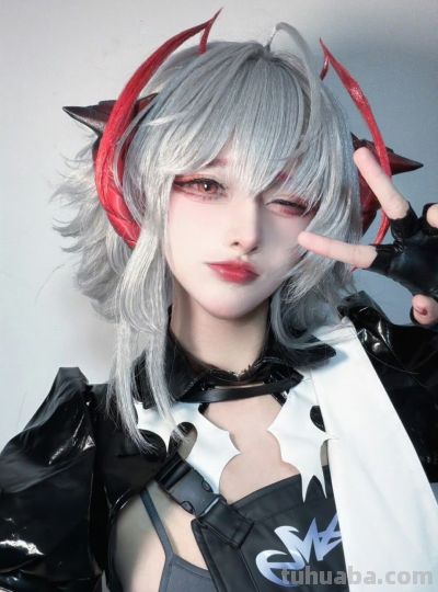 目白鹿这波cos直接杀疯了！ - 图画吧TUHUABA