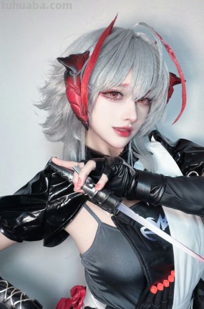 目白鹿这波cos直接杀疯了！ - 图画吧TUHUABA