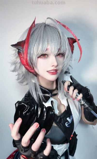 目白鹿这波cos直接杀疯了！ - 图画吧TUHUABA