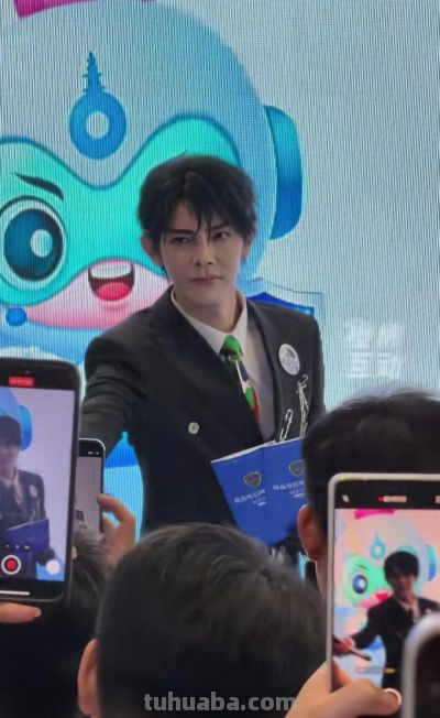 《汪东城cosplay大赏：从二次元到三次元，他把cos玩成了个人秀》 - 今日头条