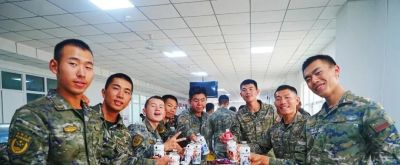 双节军营美食汇丨揭开兵哥哥的“加餐”密码 - 图画吧TUHUABA
