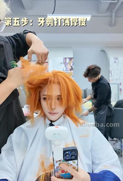 现在，cosplay不再只是偷偷在房间里玩个角色扮演，它正在变成 - 图画吧TUHUABA