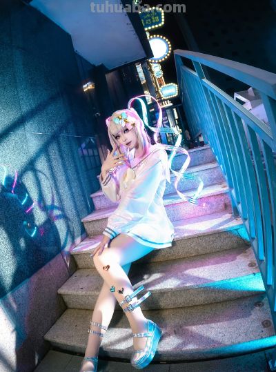 山石木西的COS，把赛博甜妹的氛围感焊在镜头里了！ - 图画吧TUHUABA