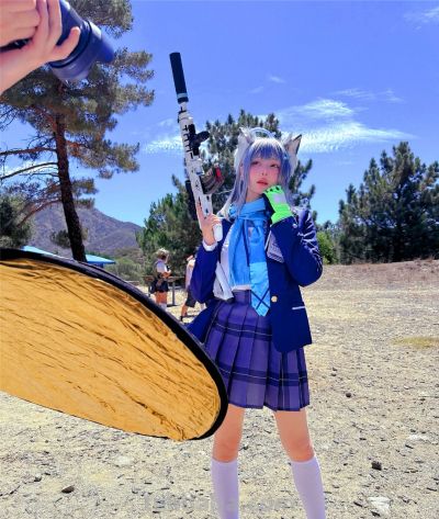 沉浸感拉满，Coser组团扮演《蔚蓝档案》角色，来了一场野外打靶 - 图画吧TUHUABA