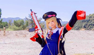 沉浸感拉满，Coser组团扮演《蔚蓝档案》角色，来了一场野外打靶 - 图画吧TUHUABA