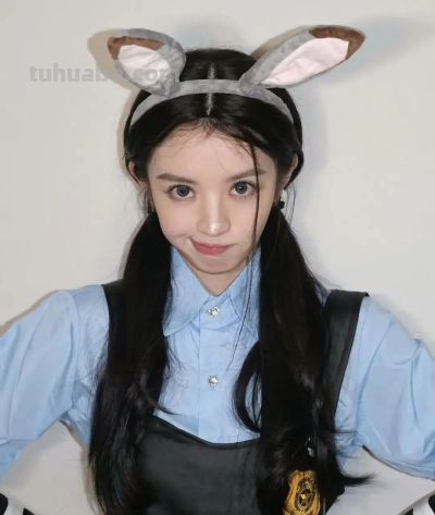 田曦薇小透明时期cos的朱迪，可爱爆了 - 图画吧TUHUABA