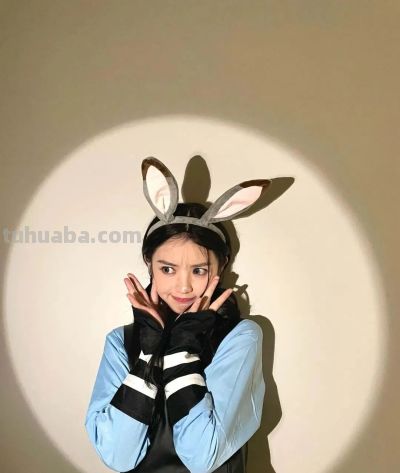 田曦薇小透明时期cos的朱迪，可爱爆了 - 图画吧TUHUABA