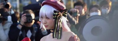 女儿带44岁妈妈去漫展出COS引发争议，网友们的看法褒贬不一 - 图画吧TUHUABA