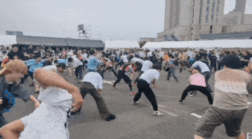 为什么每个来华演出的二次元少女乐队，最后会哭着说再也不来上海 - 图画吧TUHUABA