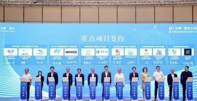 湾区首场虚拟偶像全息演唱会南沙开唱,二次元经济点燃年轻的城 - 今日头条 湾区首场虚拟偶像全息演唱会南沙开唱,二次元经济点燃年轻的城 - 图画吧TUHUABA