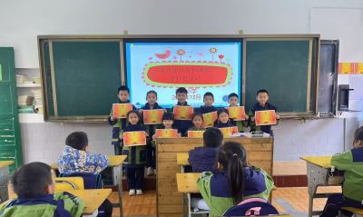 江南小学：趣味手抄报 玩转数学趣 - 图画吧TUHUABA