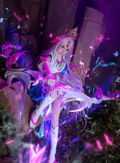 《英雄联盟》灵魂莲华·艾希cosplay - 图画吧TUHUABA