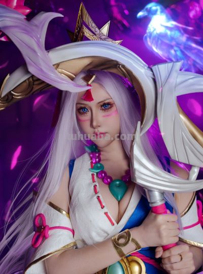 《英雄联盟》灵魂莲华·艾希cosplay - 图画吧TUHUABA