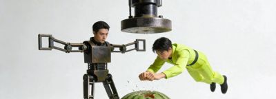 真人COS液压机火遍全网！1.5亿人围观，这波脑洞太会玩 - 图画吧TUHUABA