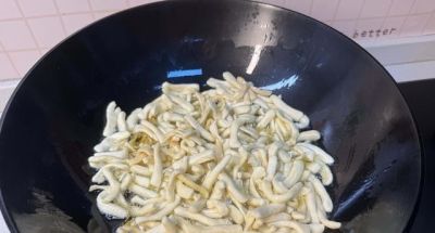 两个鸡蛋一碗面,自制家庭版沙琪玛,甜而不腻全家爱吃,记得收藏 - 今日头条 两个鸡蛋一碗面,自制家庭版沙琪玛,甜而不腻全家爱吃,记得收藏 - 图画吧TUHUABA