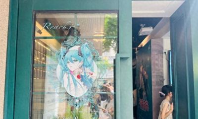 虚拟偶像界“顶流”在武康路邮局开快闪，有忠粉不计代价，也有粉丝抱怨部分周边“捆绑”礼盒 - 今日头条