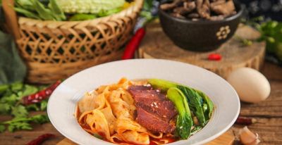 秋季面点创意教程——鸽子蛋牛肉宽面的美味制作方法 - 今日头条