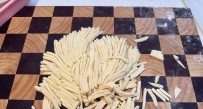 两个鸡蛋一碗面，自制家庭版沙琪玛，甜而不腻全家爱吃：记得收藏 - 图画吧TUHUABA