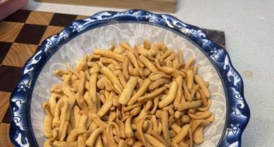 两个鸡蛋一碗面，自制家庭版沙琪玛，甜而不腻全家爱吃：记得收藏 - 图画吧TUHUABA