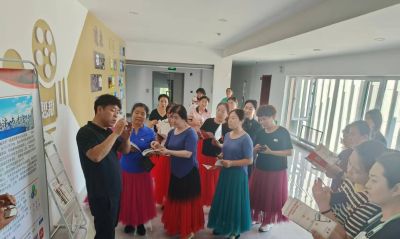 乾安县荣业街道云腾社区联合县图书馆开展中秋节电子阅读卡发放活动 - 图画吧TUHUABA