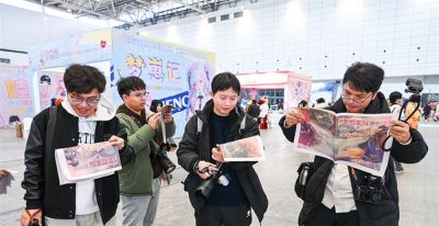 首份“痛报”引爆漫展，粉丝排长队感受传统纸媒魅力 - 图画吧TUHUABA