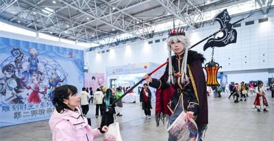 首份“痛报”引爆漫展，粉丝排长队感受传统纸媒魅力 - 图画吧TUHUABA