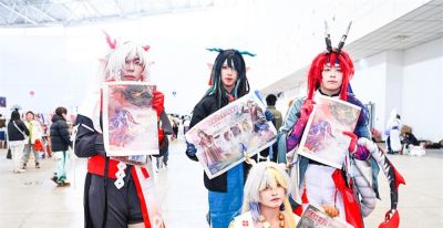 首份“痛报”引爆漫展，粉丝排长队感受传统纸媒魅力 - 图画吧TUHUABA