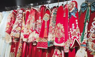 节庆旺季带热婚庆用品市场 为何只有婚纱摄影遇冷 - 图画吧TUHUABA