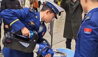 槐荫消防动漫展上“漫”入展台，消防科普宣传玩出“新次元” - 图画吧TUHUABA