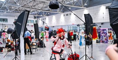 动漫展衍生盈利新模式：上百摄影摊位催生现场定妆拍摄热潮 - 今日头条