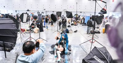 动漫展衍生盈利新模式：上百摄影摊位催生现场定妆拍摄热潮 - 图画吧TUHUABA