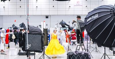 动漫展衍生盈利新模式：上百摄影摊位催生现场定妆拍摄热潮 - 图画吧TUHUABA