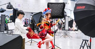 动漫展衍生盈利新模式：上百摄影摊位催生现场定妆拍摄热潮 - 图画吧TUHUABA