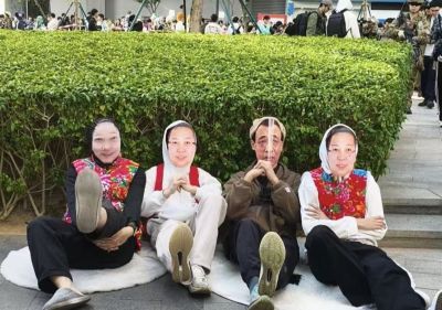 广州漫展有人cos东北雨姐，现场大量人围观拍摄 - 图画吧TUHUABA