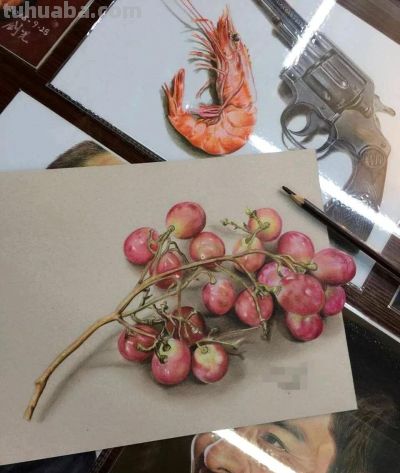 色彩丰富，细腻柔美的彩铅画艺术作品欣赏 - 图画吧TUHUABA