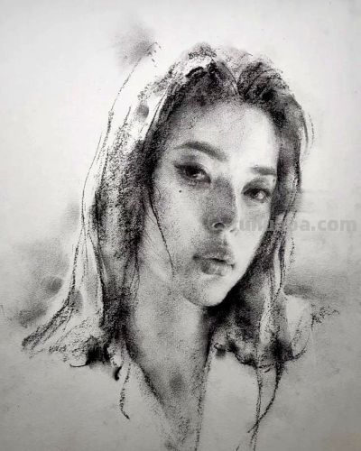 高手松弛感素描头像，虚实反差松而不散，很写意很生动，功底扎实 - 图画吧TUHUABA