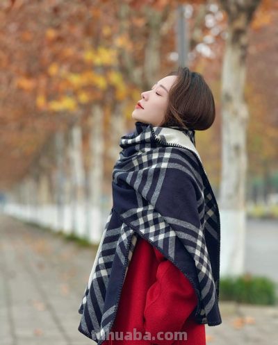 路边梧桐人像拍得美，9个姿势+技巧，文艺人漂亮，随手拍出氛围感 - 图画吧TUHUABA