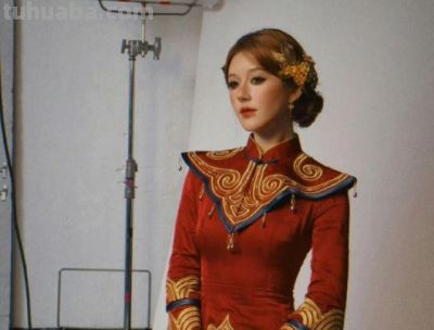 赵露思COS鬼新娘太惊艳！反差太大不敢认，林允中式新娘很抢眼！ - 图画吧TUHUABA